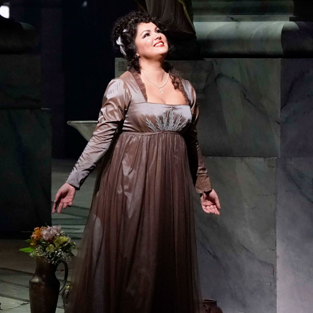 Anna Netrebko, Isabel de Valois 
 en la opera Don Carlo