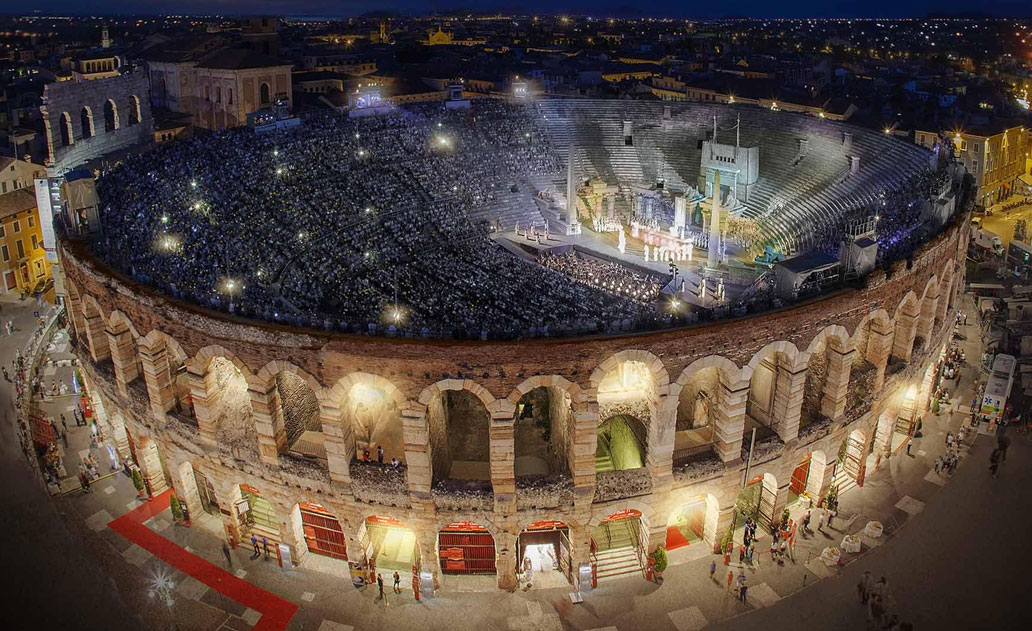Arena de Verona de noche