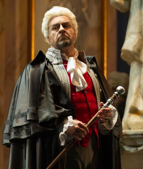 Carlos Álvarez como Fígaro