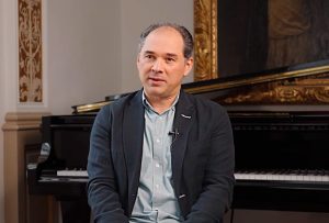 Lee más sobre el artículo Tugan Sokhiev será el Director del Concierto de Año Nuevo de Viena 2027